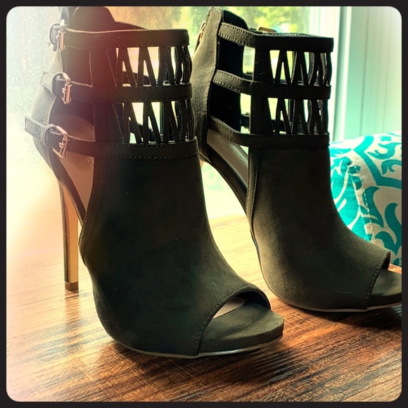 Shoe Dazzle Shoes - Shoedazzle Army Green Cutout Heels